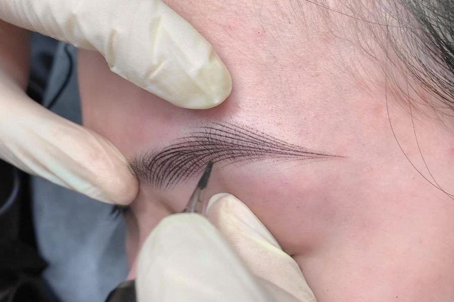 Điêu khắc chân mày, cải thiện dáng xấu và tiết kiệm thời gian make up mỗi ngày Điêu khắc chân mày, cải thiện dáng xấu và tiết kiệm thời gian make up mỗi ngày