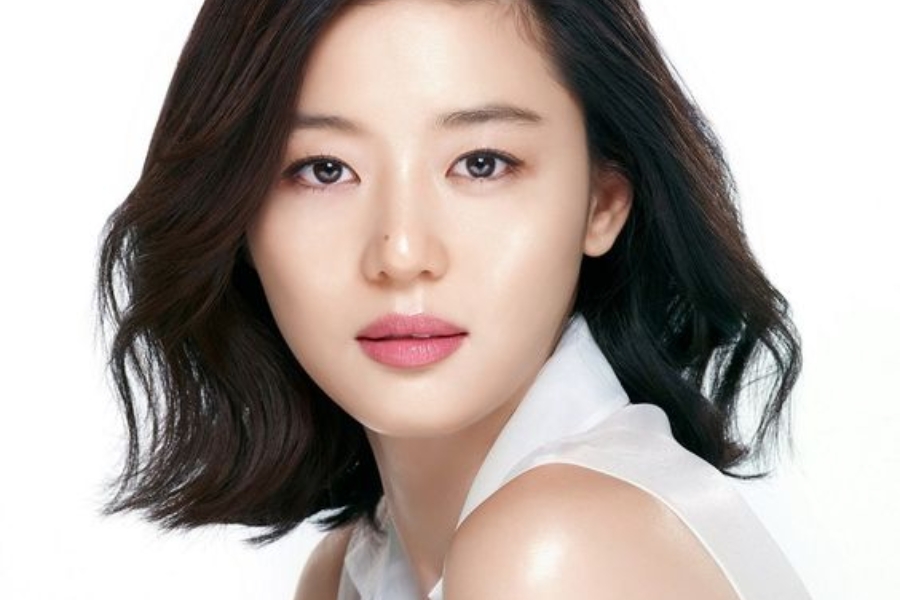 Dáng mày tài lộc thường có 2 đỉnh đầu cách xa nhau Dáng mày tài lộc thường có 2 đỉnh đầu cách xa nhau