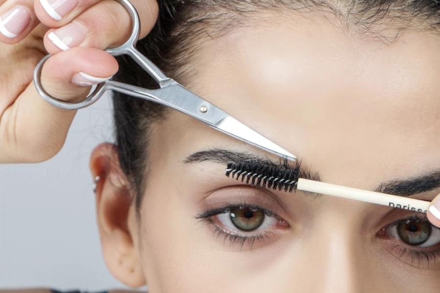 Tỉa dáng mày phát tài ngay tại nhà Tỉa dáng mày phát tài ngay tại nhà