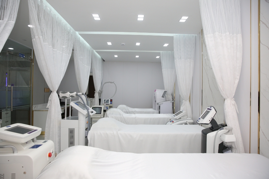 Việc tuân thủ vệ sinh và khử trùng trong quá trình điêu khắc chân mày là vô cùng quan trọng Việc tuân thủ vệ sinh và khử trùng trong quá trình điêu khắc chân mày là vô cùng quan trọng