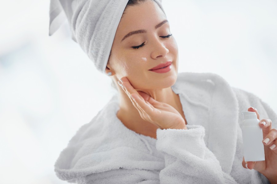 Chăm sóc da đều đặn mỗi ngày để cung cấp đủ dưỡng chất thiết yếu cho làn da Chăm sóc da đều đặn mỗi ngày để cung cấp đủ dưỡng chất thiết yếu cho làn da