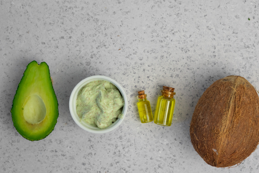 Mặt nạ bơ dầu dừa nuôi dưỡng làn da khỏe mạnh, ngăn ngừa rủi ro hình thành mụn làm ặt nạ bơ và dầu dừa