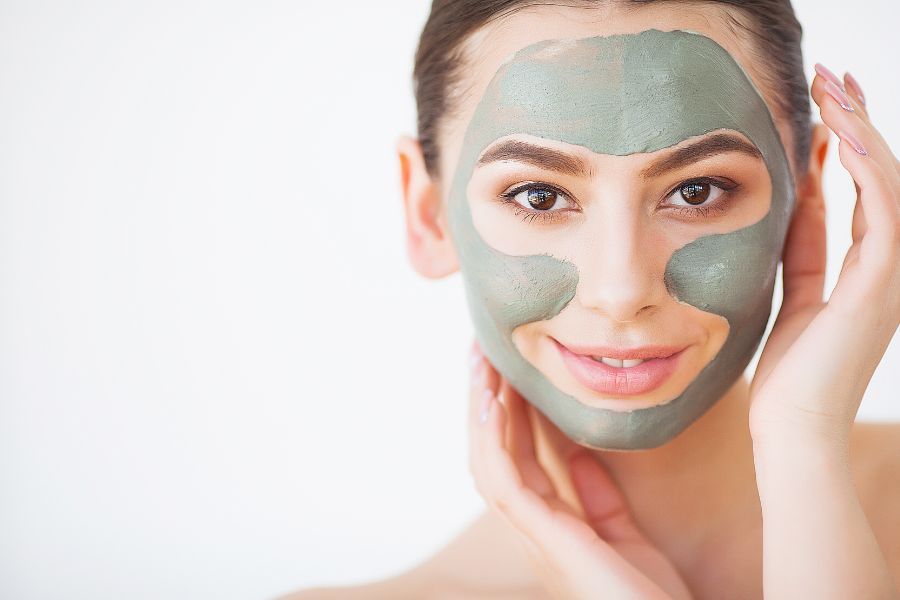 Sau khi thực hiện cách đắp mặt nạ đất sét, bạn hãy thư giãn khoảng 15 phút để sản phẩm phát huy tác dụng đắp mặt nạ đất sét đúng cách