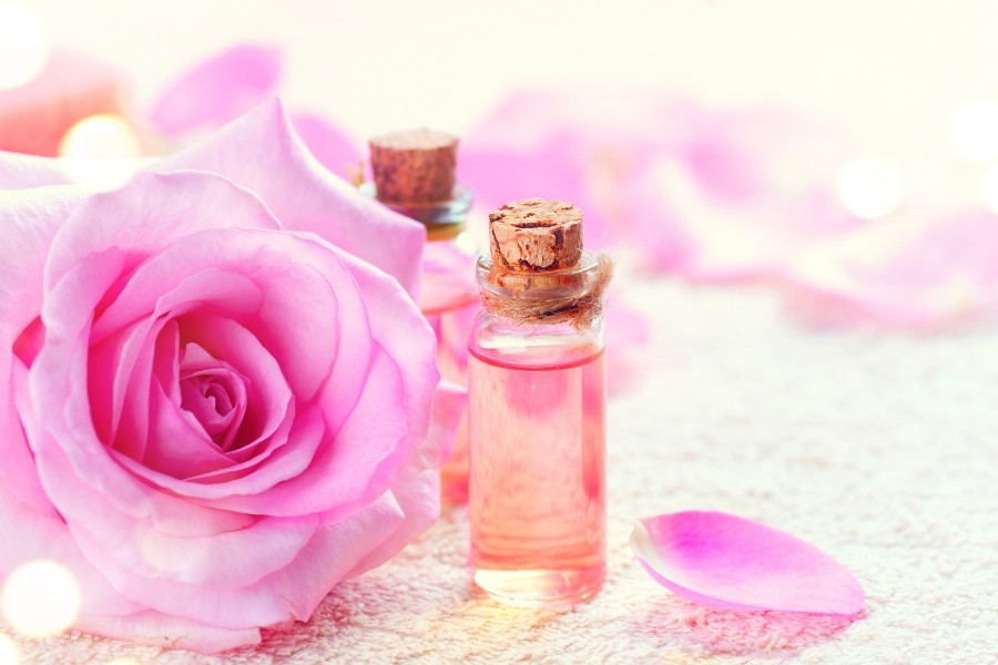 Không cần sửa mặt lại sau khi dùng nước hoa hồng