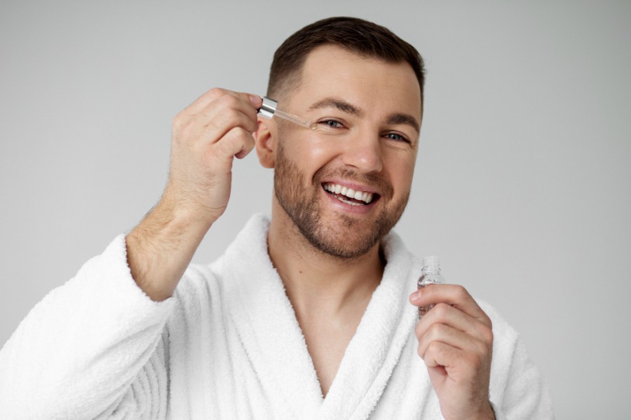 Duy trì sử dụng serum đặc trị để chăm sóc và khôi phục làn da sáng khỏe