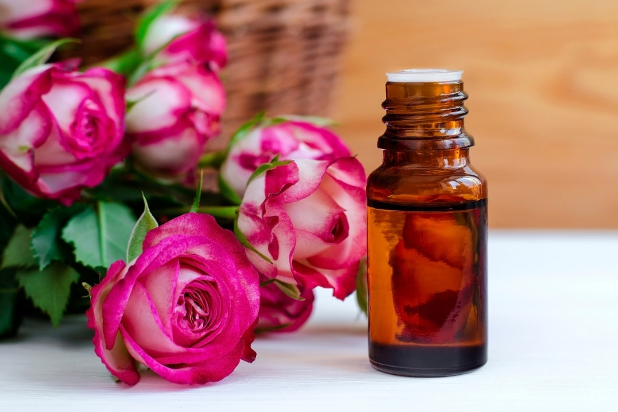 Bảo quản nước hoa hồng kỹ lưỡng để sử dụng trong một thời gian dài