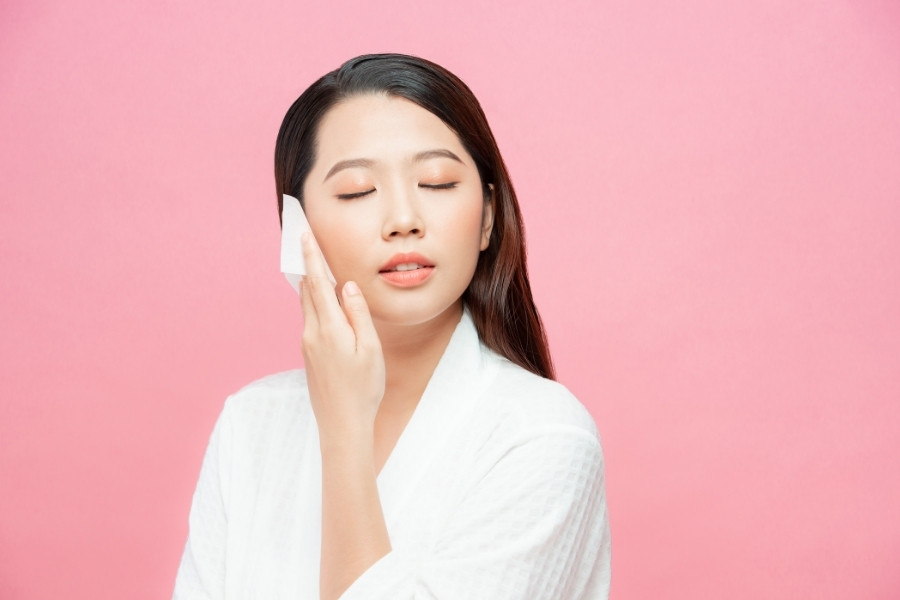 Mặt nạ cà chua cho da nhờn có khả năng kiểm soát lượng dầu nhờn tiết ra trên khuôn mặt, làm se khít lỗ chân lông mặt nạ cà chua giúp thu nhỏ lỗ chân lông