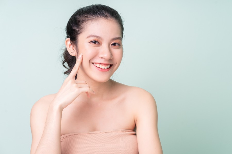 Rửa mặt bằng sữa rửa mặt đúng cách ngăn ngừa hình thành mụn