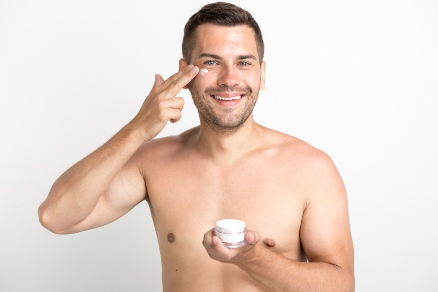 sử dụng kem dưỡng ẩm cho nam