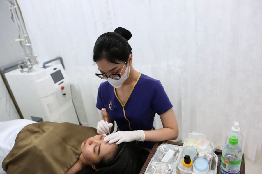 Dịch vụ điêu khắc chân mày rồng phù hợp với gương mặt Dịch vụ điêu khắc chân mày rồng phù hợp với gương mặt