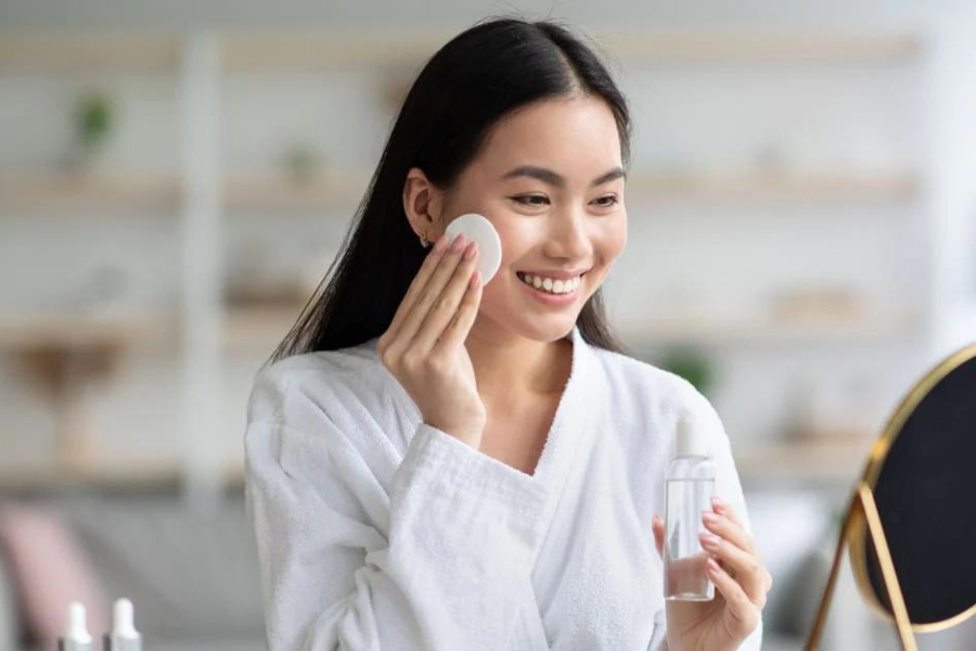 Làm sạch da trước khi xịt khoáng cho da