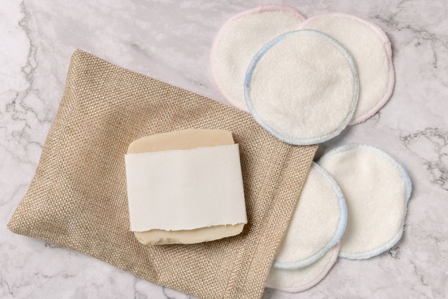 Khăn tẩy trang, khăn vải khô có khả năng thay thế bông tẩy trang hiệu quả