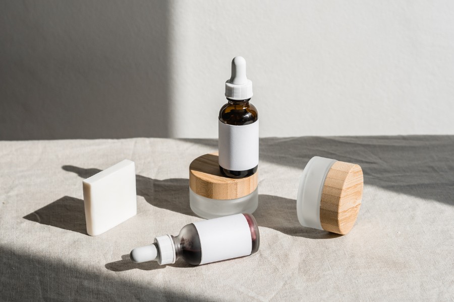 Ngoài việc biết cách dùng serum bạn cũng cần lưu ý đến nguồn gốc của sản phẩm này