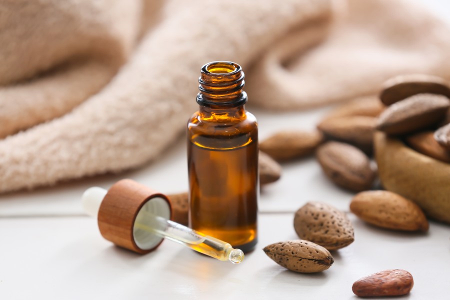 Cách dưỡng da tay với tinh dầu hạnh nhân Cách dưỡng da tay với tinh dầu hạnh nhân