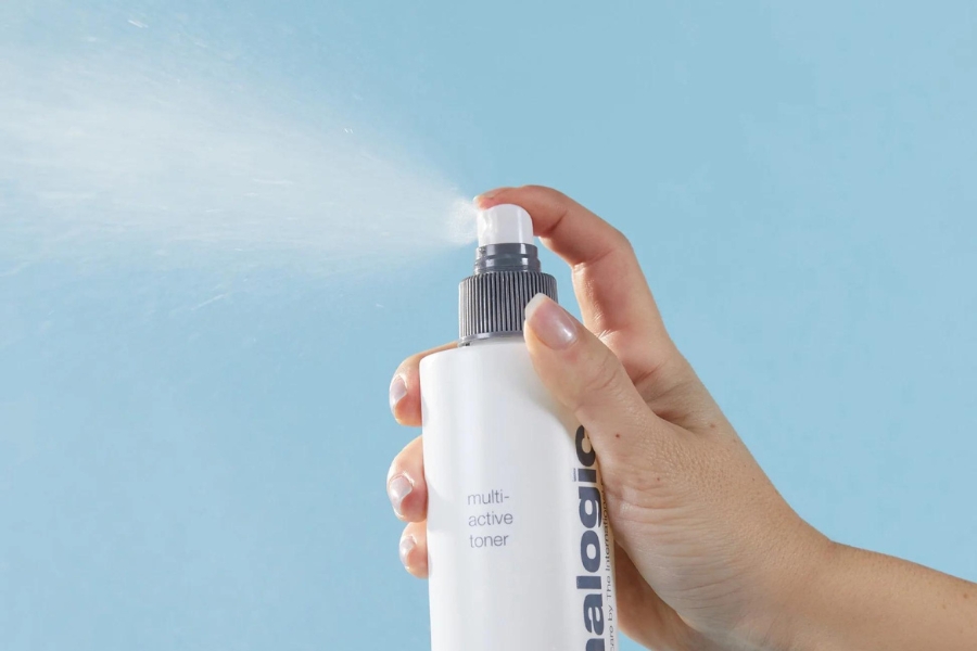 Sử dụng toner dạng xịt cho da nhạy cảm Sử dụng toner dạng xịt cho da nhạy cảm