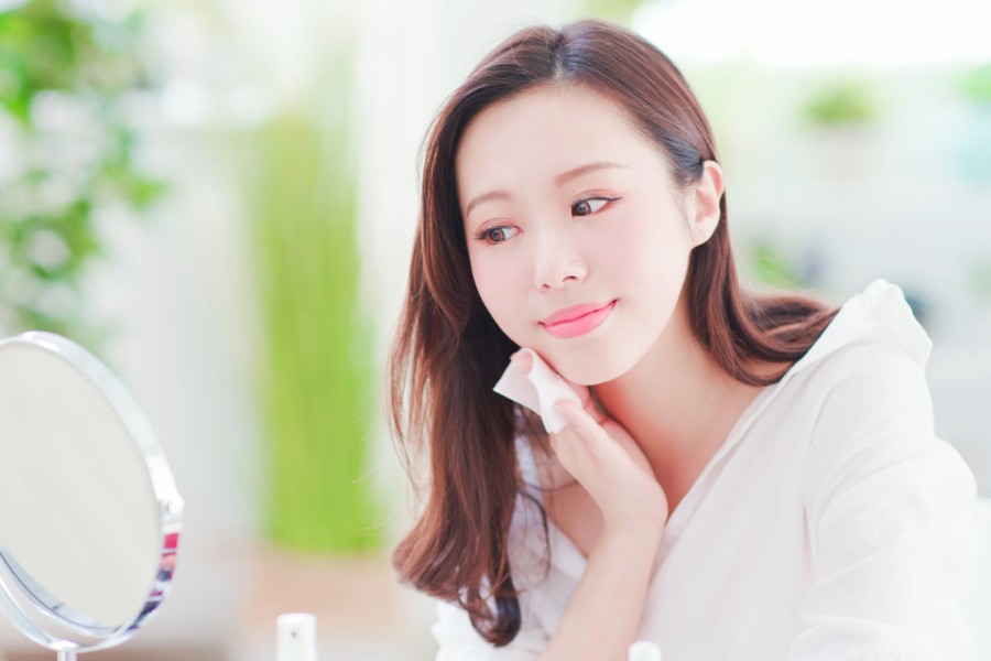 Tẩy trang là một trong các bước skincare cho tuổi dậy thì quan trọng nhất Tẩy trang là một trong các bước skincare cho tuổi dậy thì