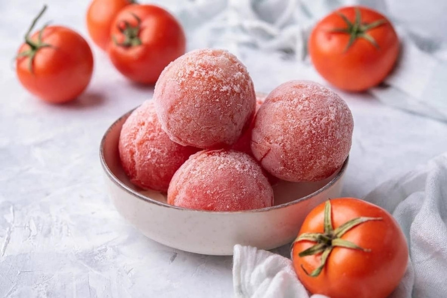 Áp dụng phương pháp chườm đá cà chua sở hữu làn da trẻ trung, mịn màng. Áp dụng phương pháp chườm đá cà chua sở hữu làn da trẻ trung, mịn màng.