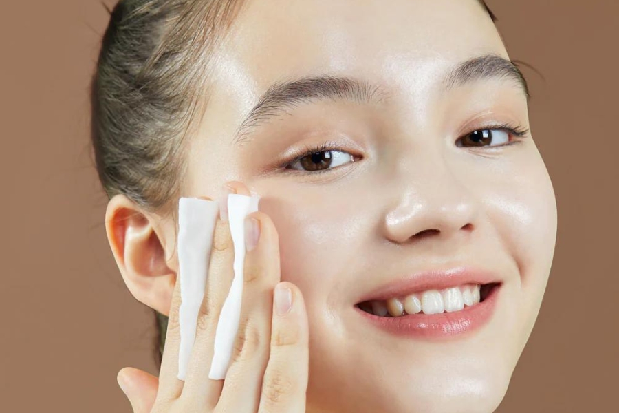 Sử dụng toner để cân bằng độ pH, duy trì độ ẩm tự nhiên cho da Sử dụng toner để cân bằng độ pH, duy trì độ ẩm tự nhiên cho da