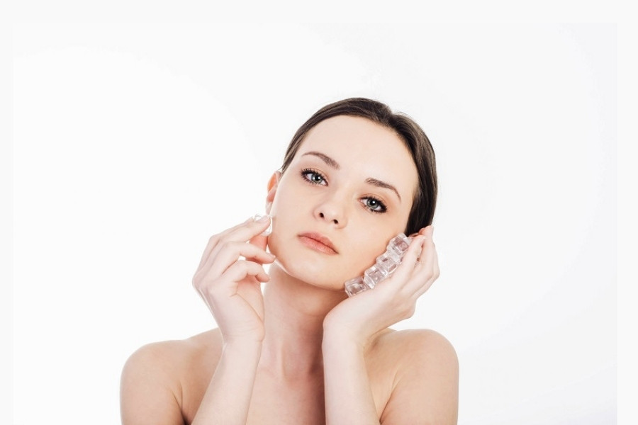 Thời điểm lý tưởng để bạn áp dụng phương pháp chườm đá lên mặt là vào những ngày thời tiết oi bức Thời điểm lý tưởng để bạn áp dụng phương pháp chườm đá lên mặt là vào những ngày thời tiết oi bức