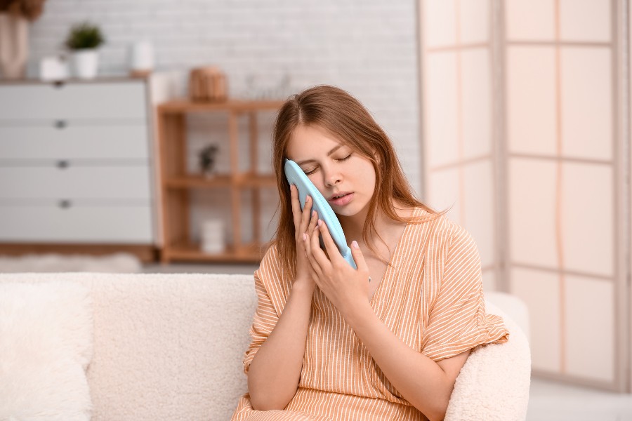 Chườm lạnh để làm dịu cơn ngứa rát tức thì Chườm lạnh để làm dịu cơn ngứa rát tức thì