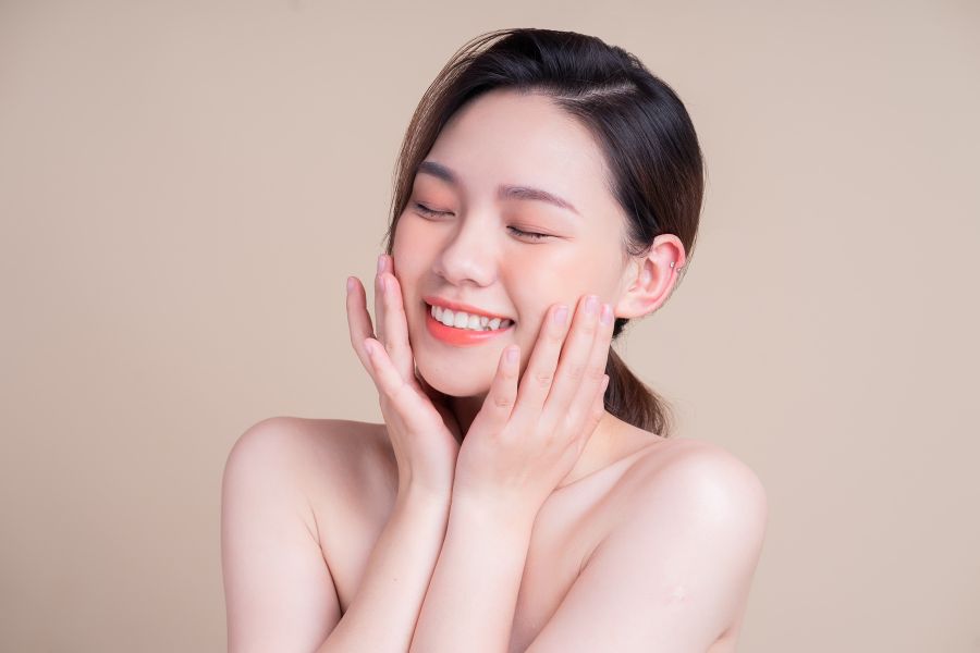 Thực hiện cách đắp mặt nạ đất sét đúng chuẩn giúp tái tạo da và kích thích sản sinh collagen Thực hiện cách đắp mặt nạ đất sét đúng chuẩn giúp tái tạo da và kích thích sản sinh collagen