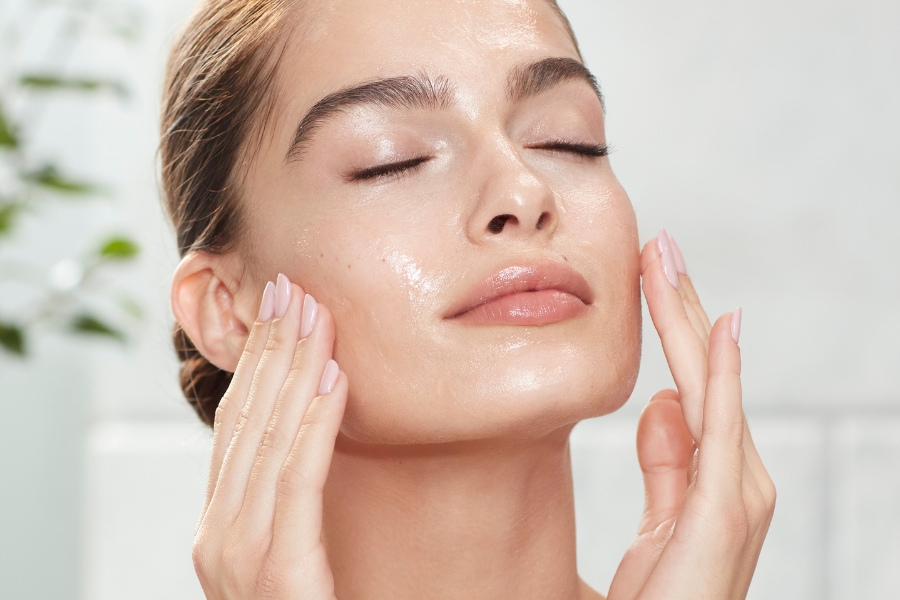 Tẩy tế bào chết trước khi đắp mặt nạ vitamin E Tẩy tế bào chết trước khi đắp mặt nạ vitamin E