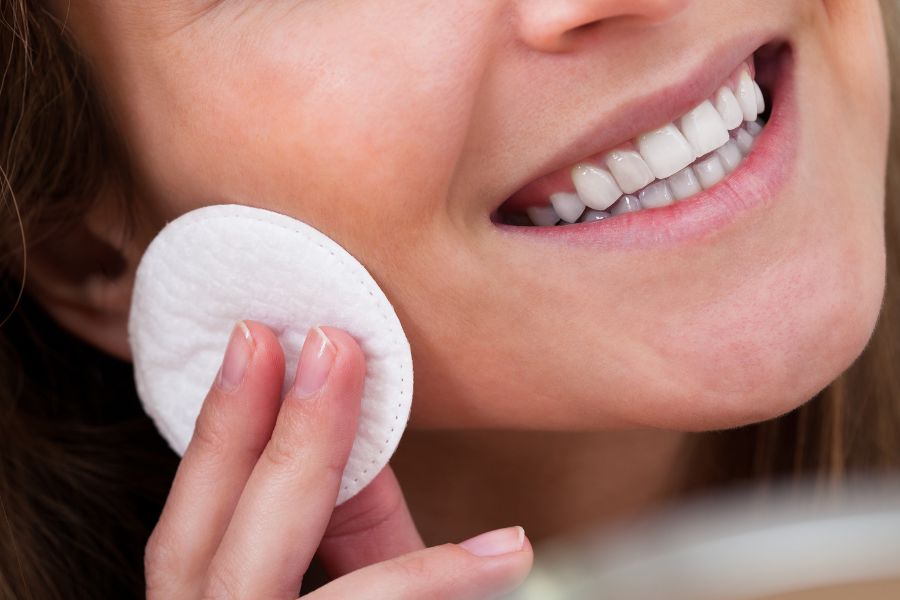 Nếu không trang điểm thì phương pháp này có vẻ không cần thiết để thực hiện Nếu không trang điểm thì phương pháp này có vẻ không cần thiết để thực hiện