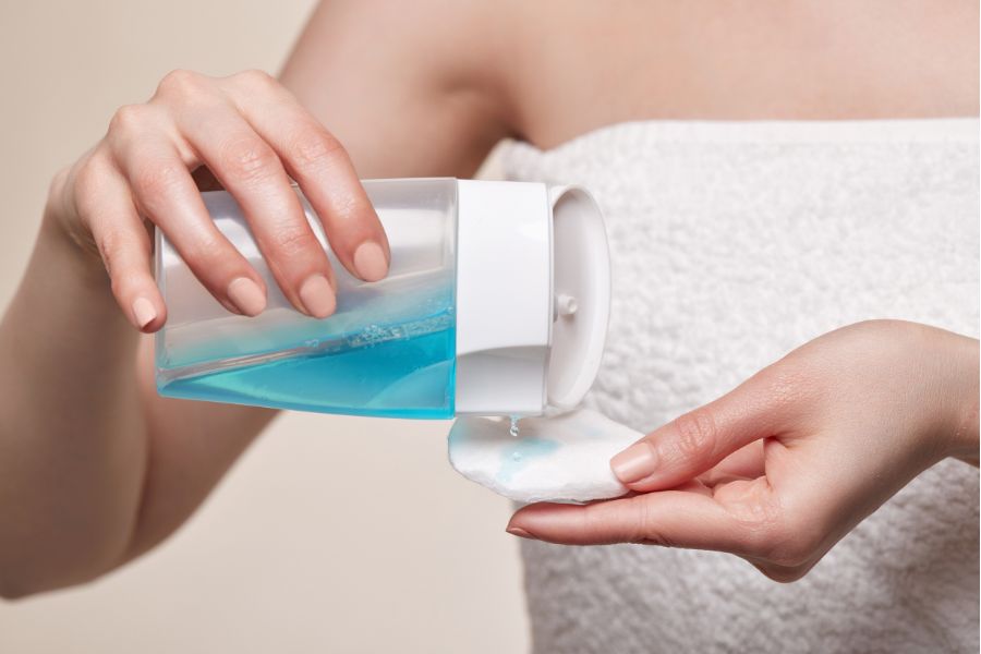 Nên lựa chọn sản phẩm tẩy trang phù hợp cho da nhờn, da mụn 