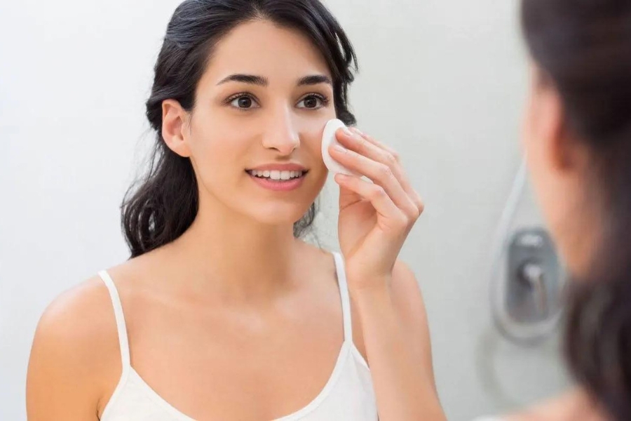 Da thường nên dùng toner 2 lần/ngày Da thường nên dùng toner 2 lần/ngày