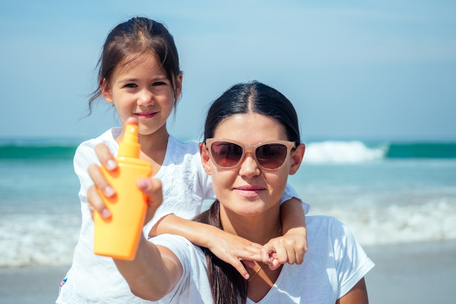 Kem chống nắng không có quang phổ rộng cũng là một trong những loại kem chống nắng không nên dùng không nên dùng những loại kem chống nắng có quang phổ thấp