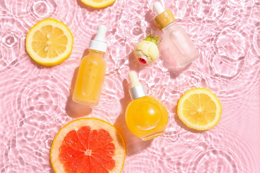 Bạn có thể kết hợp vitamin C với Hyaluronic Acid để tăng cường hiệu quả dưỡng da