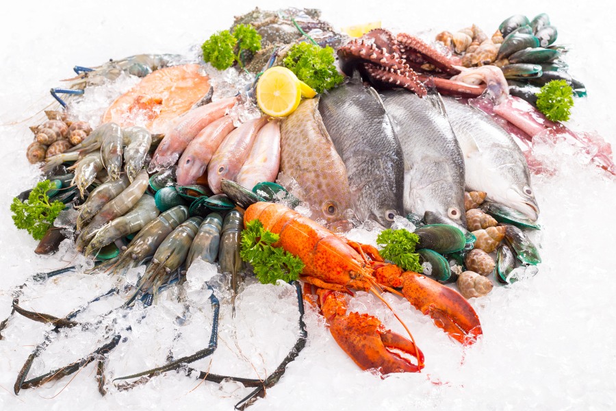 Kiêng các món ăn hải sản như tôm, cua, ốc, ghẹ,.. khi đi phun môi về nhé