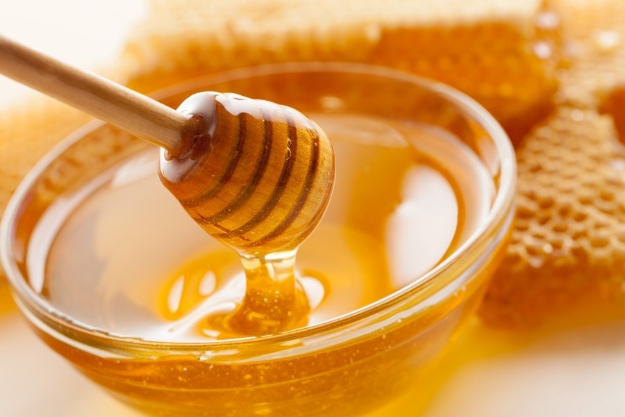 làm mỏng môi bằng mật ong