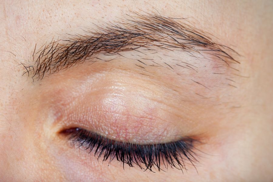 Nữ giới có lông mày chổi xể được biết đến là người dễ gần, khá nhạy bén Nữ giới có lông mày chổi xể được biết đến là người dễ gần, khá nhạy bén