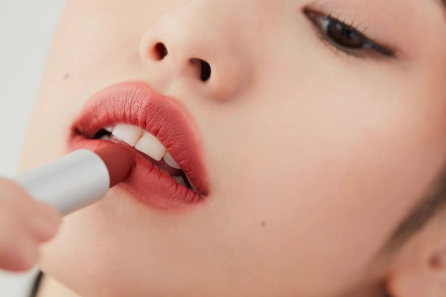 lưu ý quan trọng khi chăm sóc môi sau phun xăm