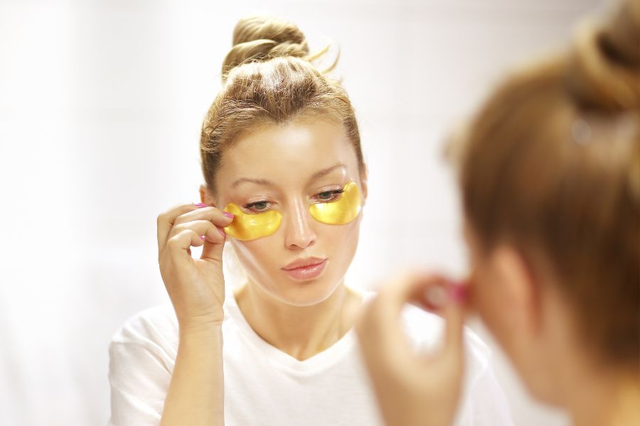 Đắp mặt nạ mắt đúng cách giúp hỗ trợ làm giảm bọng mắt hiệu quả Đắp mặt nạ mắt đúng cách giúp hỗ trợ làm giảm bọng mắt hiệu quả