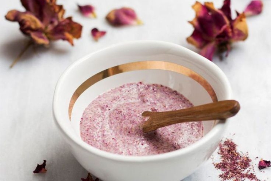 Trắng hồng rạng rỡ với mặt nạ collagen hoa hồng 