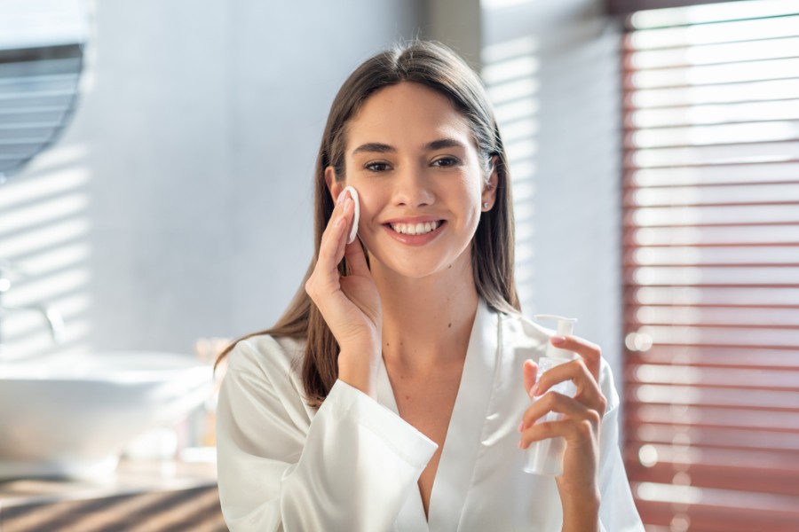 Nên sử dụng toner sau khi rửa sữa rửa mặt đúng cách