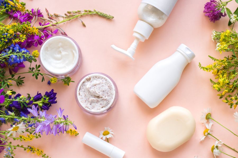 Sử dụng mỹ phẩm với bảng thành phần lành tính