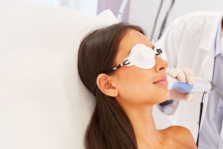 vLiệu pháp trị mụn ứng dụng công nghệ cao