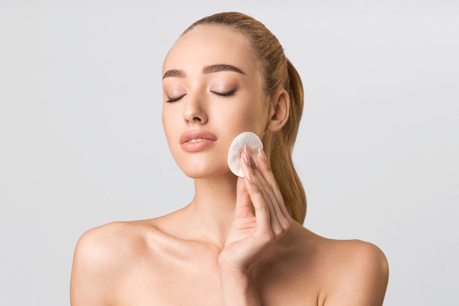 Double cleansing không phù hợp với tình trạng da khô, da nhạy cảm Double cleansing không phù hợp với tình trạng da khô, da nhạy cảm