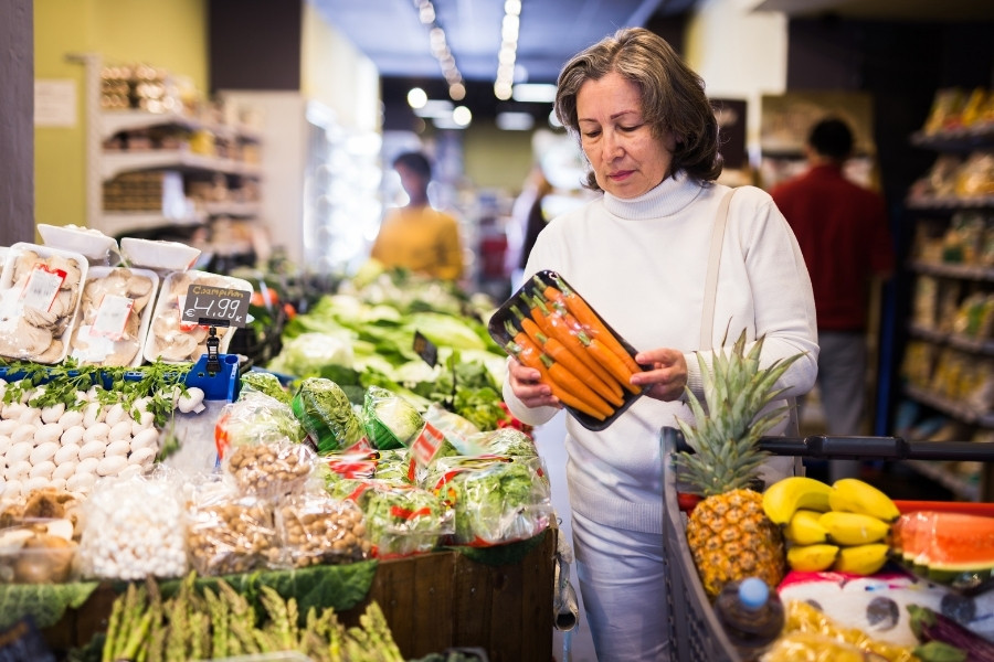 Lựa chọn nguyên liệu tươi ngon, có nguồn gốc xuất xứ rõ ràng giúp đảm bảo hiệu quả lựa chọn cà rốt tươi để làm mặt nạ