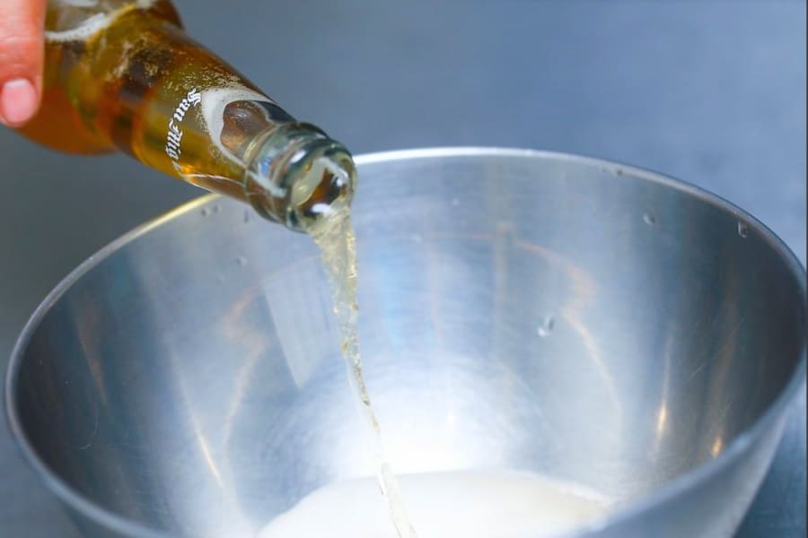 Làm đẹp da bằng cách rửa mặt với bia nguyên chất