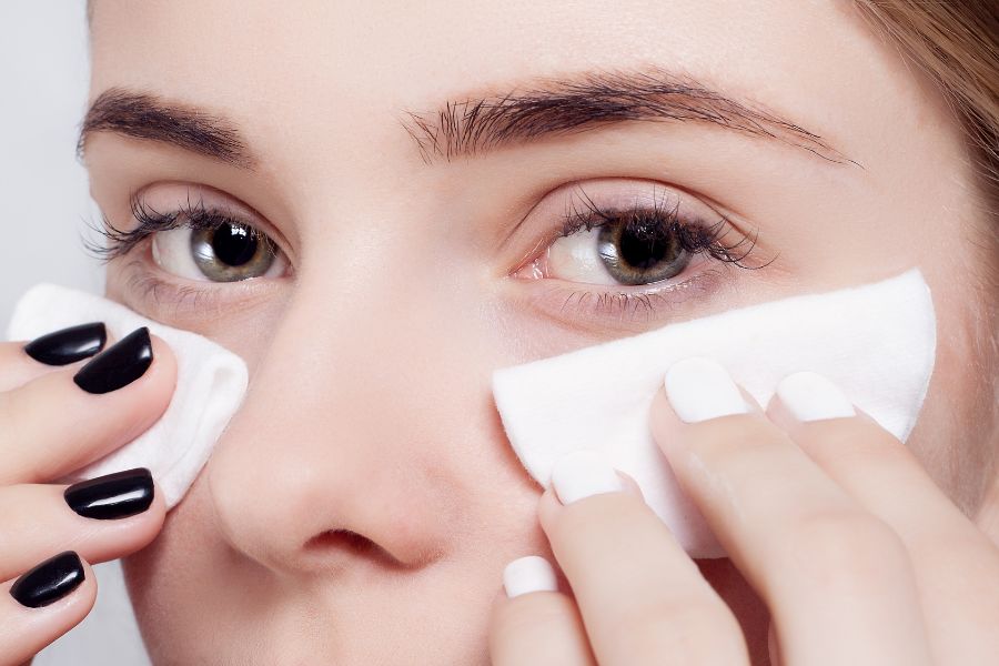 Rửa mặt với nước ấm và dùng khăn lau sạch sau khi đắp mặt nạ Rửa mặt với nước ấm và dùng khăn lau sạch sau khi đắp mặt nạ