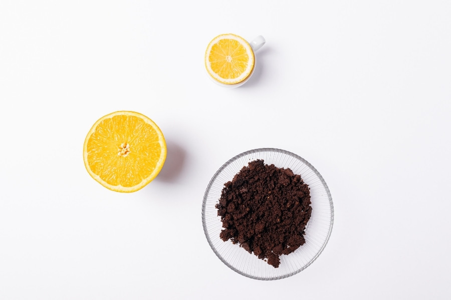 Tẩy tế bào chết bằng cà phê và chanh làm sáng mịn da