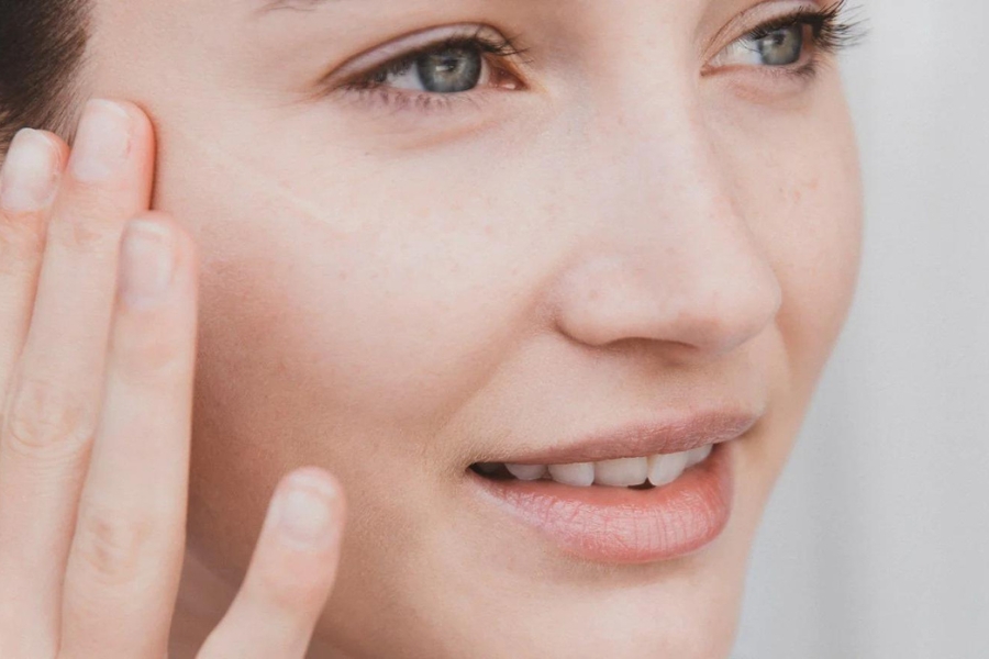 Giúp da sạch sâu, không còn bụi bẩn khi tẩy trang bằng nước muối sinh lý