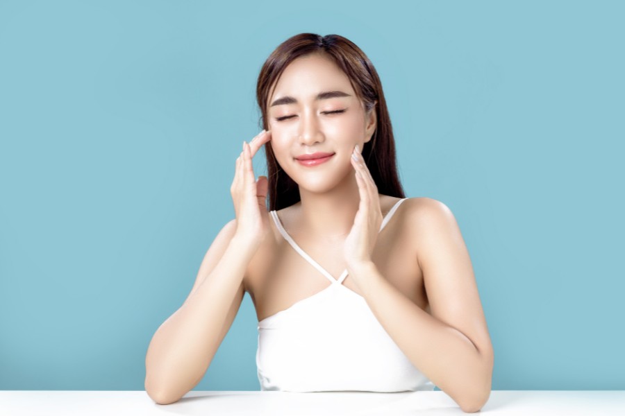 Tẩy trang sau một ngày dài sẽ giúp ngăn ngừa tình trạng sạm màu da Tẩy trang sau một ngày dài sẽ giúp ngăn ngừa tình trạng sạm màu da