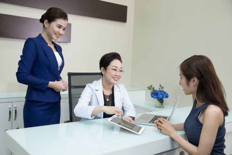 Thăm khám và tư vấn về tình trạng da cụ thể Thăm khám và tư vấn về tình trạng da cụ thể