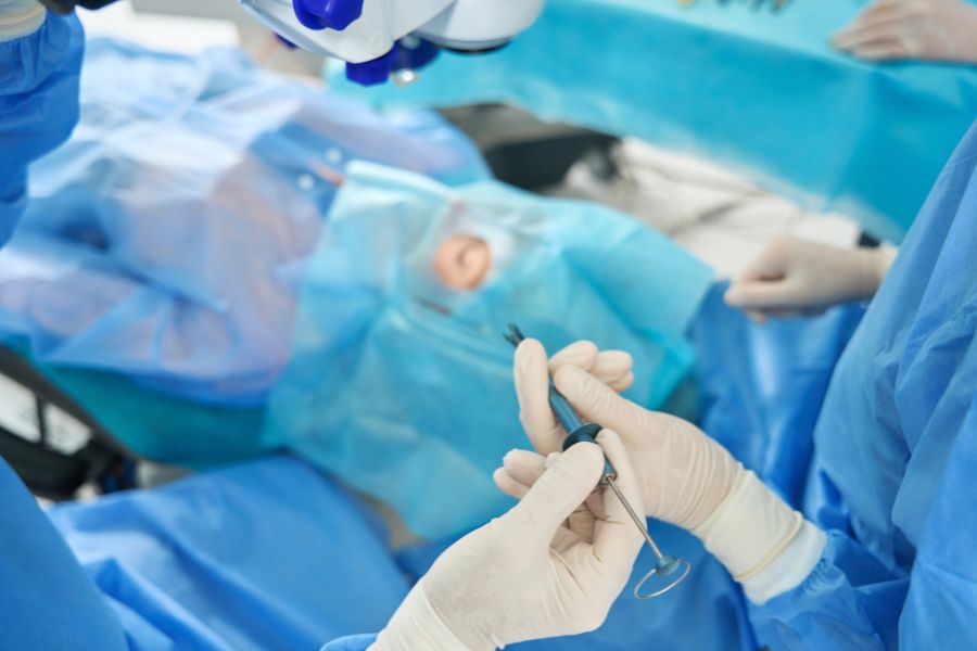 Tiểu phẫu đối với các trường hợp mụn nặng Tiểu phẫu đối với các trường hợp mụn nặng