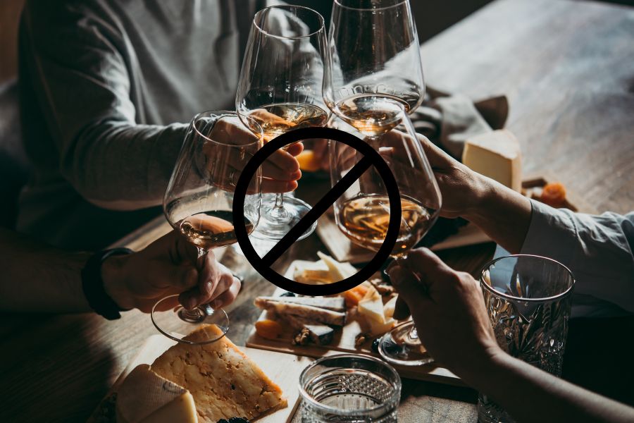 Nên hạn chế rượu, bia, các chất kích thích để có làn da trắng sáng, khỏe mạnh